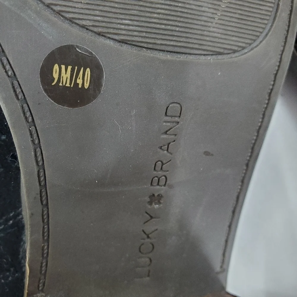 Lucky Brand black diamond cut out open toe suede sandals 9